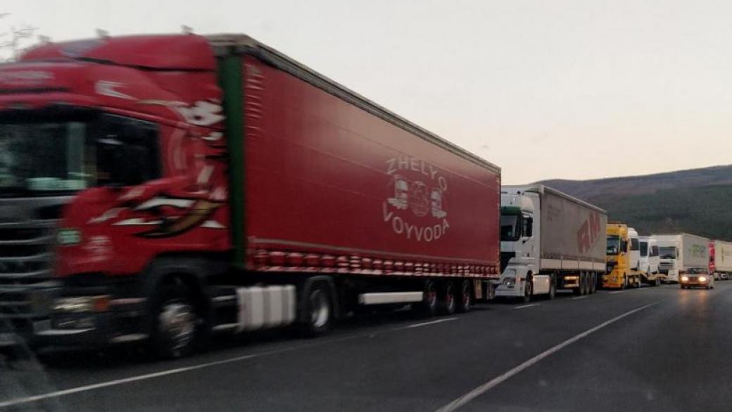 АПИ затваря за камиони част от „Хемус“ заради ремонт