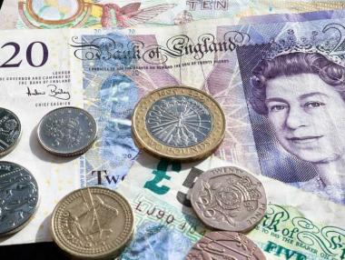 Банките промениха прогнозите си за британския паунд