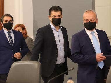 Тристранката ще обсъди вдигането на пенсиите