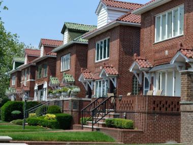 Продажбите на жилища в САЩ удариха 14-месечно дъно