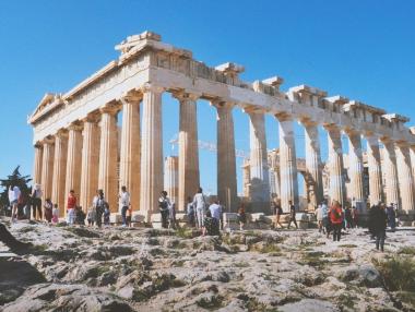 Гръцкият туризъм преживява напрегнато лято