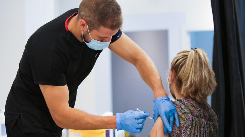 Здравното министерство отчете „устойчив ръст“ на ваксинираните