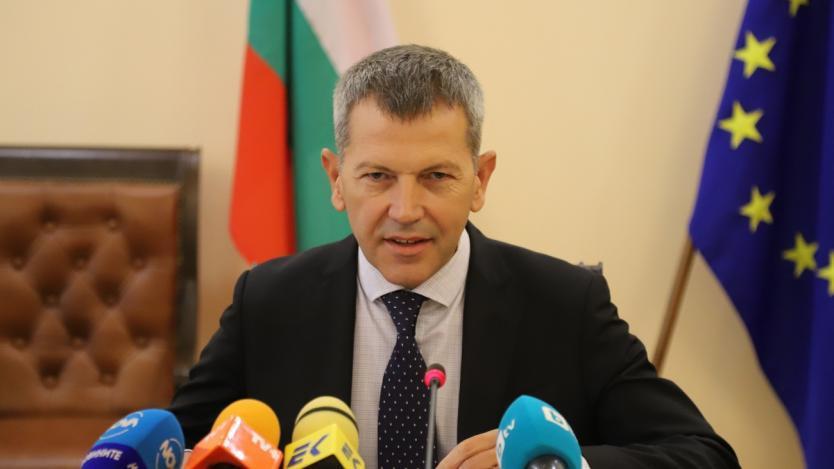 Транспортният министър е недоволен от концесионера на Летище София