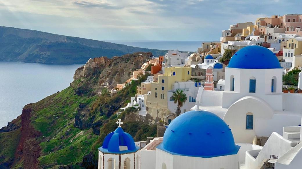 Гърция постави 13 острова в „тъмночервената“ COVID зона