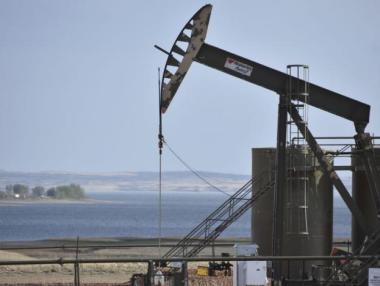 Петролът поевтиня с над 1% след притеснения за Китай