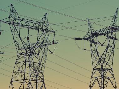 Токът за бизнеса поскъпна с над 30% за месец