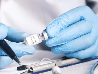 Няколко държави започват да поставят трета доза срещу COVID-19