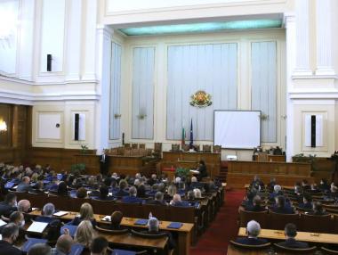 Депутатите гласуваха да запазят високите си заплати