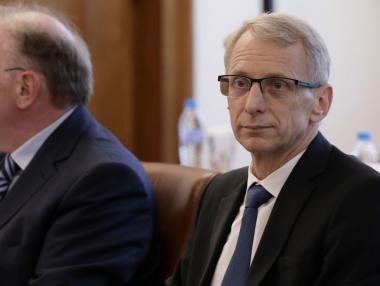 Учителите ще имат право на допълнителни прегледи след COVID-19