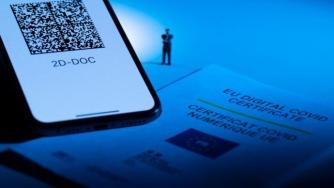 Франция е стъпка по-близо до въвеждането на здравна COVID карта