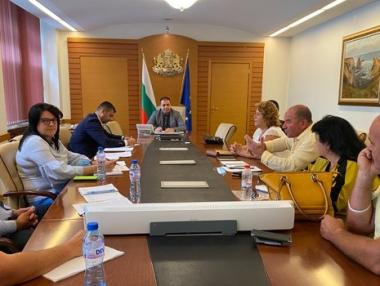 Държавата търси начин да подпомогне животновъдния сектор