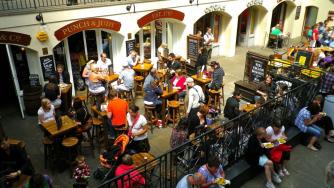 Спортното лято изстреля нагоре разходите на британците