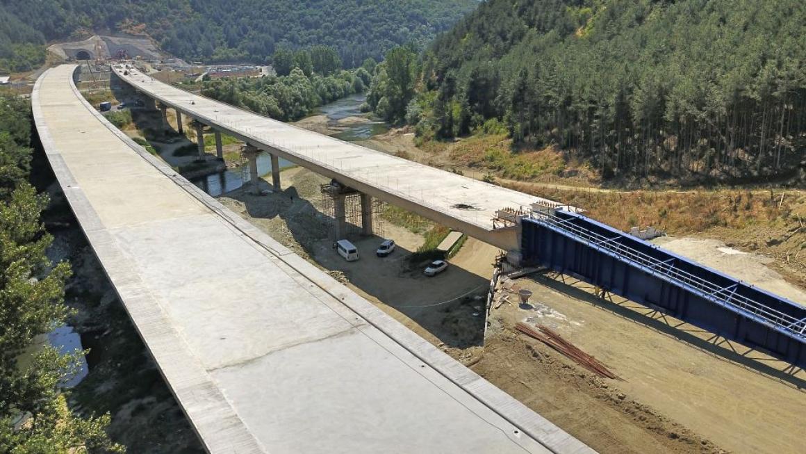 Галерия :: Снимка 0 :: Как върви строителството на най-дългия тунел в България (галерия)}