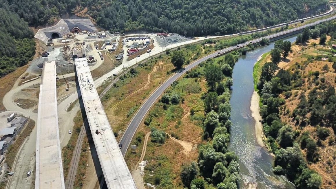 Галерия :: Снимка 2 :: Как върви строителството на най-дългия тунел в България (галерия)}