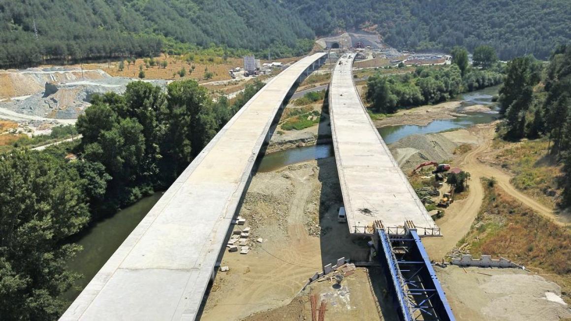 Галерия :: Снимка 3 :: Как върви строителството на най-дългия тунел в България (галерия)}