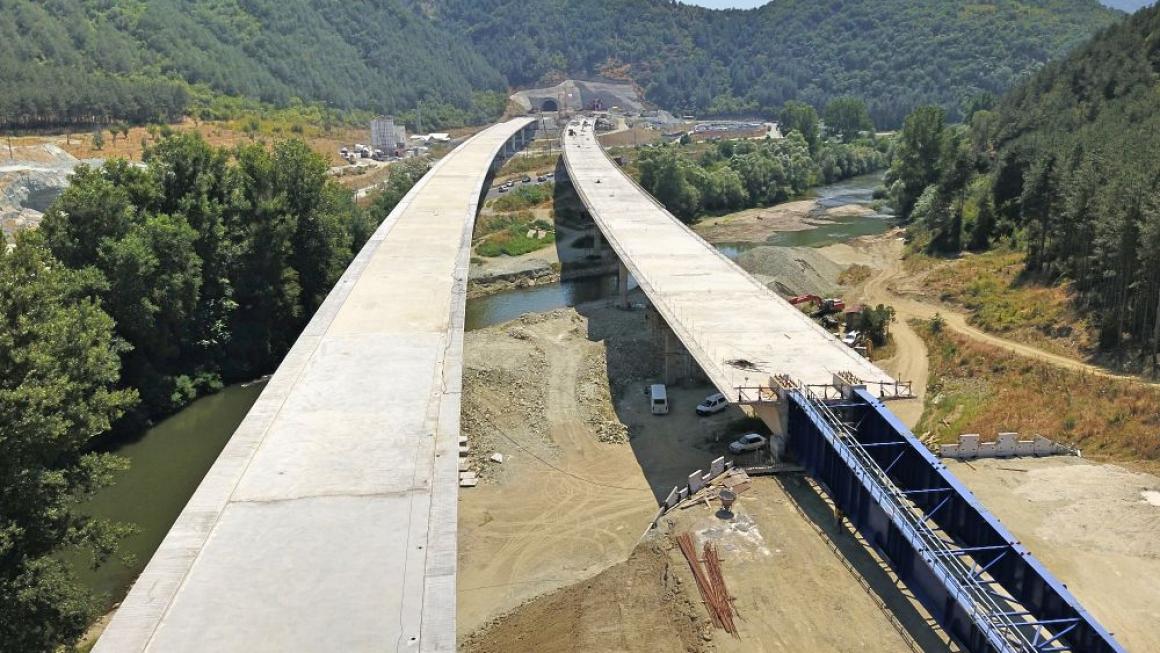 Галерия :: Снимка 6 :: Как върви строителството на най-дългия тунел в България (галерия)}