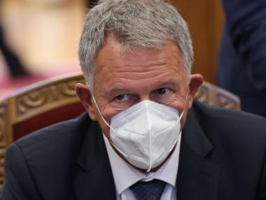 Здравното министерство няма да затяга COVID мерки в София