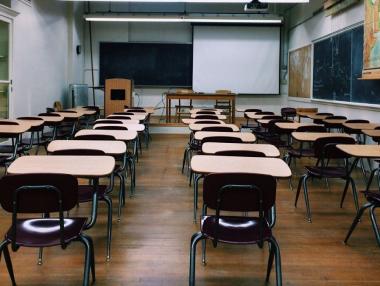 МОН разработва варианти за онлайн учебна година