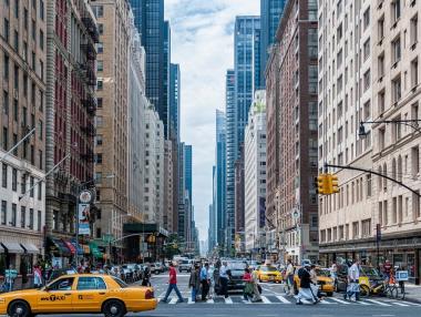 COVID пак избута икономиката в бавната лента