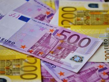 Еврото продължава серията си от загуби