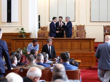 Търси се нов стабилен политически играч