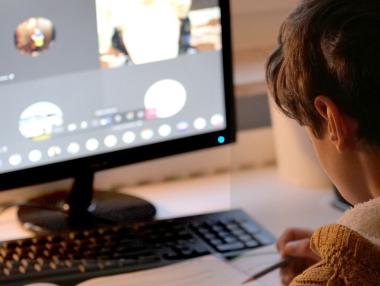 Онлайн обучението задълбочава проблема с отсъствията на учениците