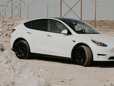 Tesla ще произвежда още пет версии на Model Y