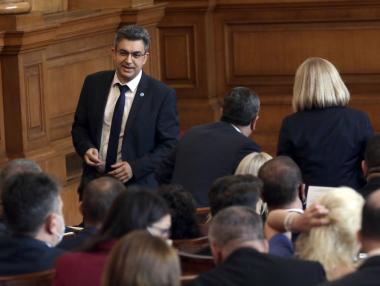 „Има такъв народ“ бойкотираха гласуването за премиера си