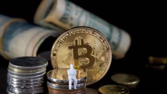 Цената на биткойн внезапно скочи с няколко хиляди долара