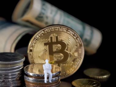 Цената на биткойн внезапно скочи с няколко хиляди долара