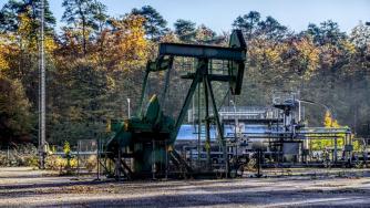 Петролът тръгна надолу заради слабостта на Китай