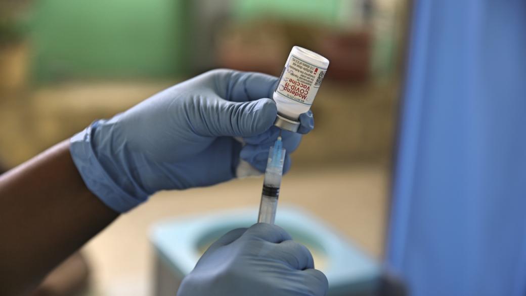 В Сърбия започва поставянето на трета доза COVID ваксина