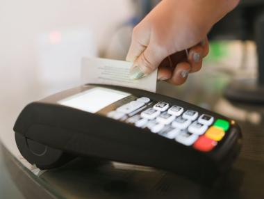 Mastercard премахва магнитните ленти от картите си
