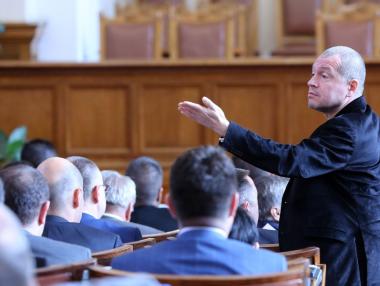 След месец бездействие депутатите създадоха постоянни комисии