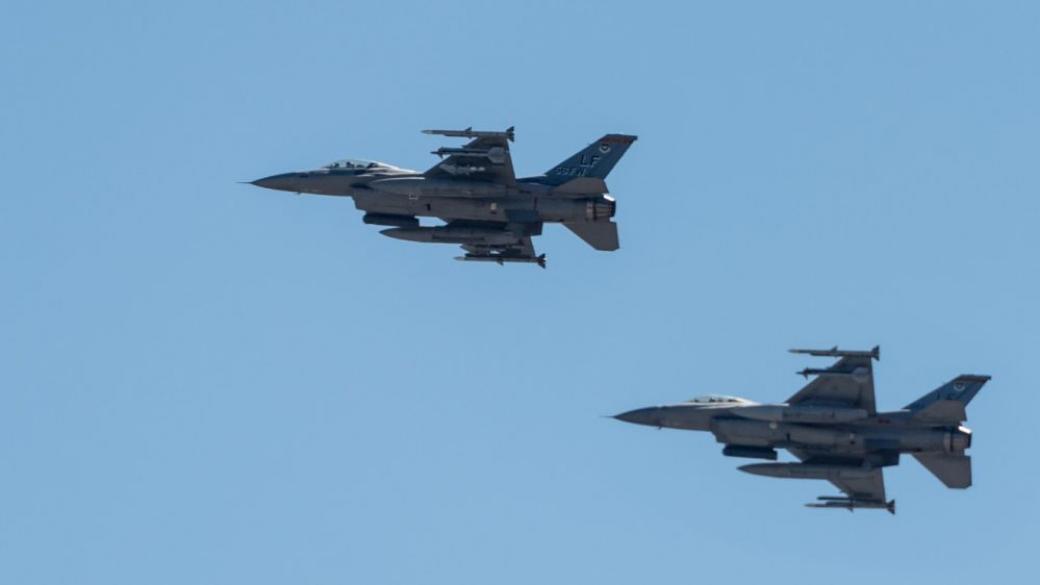 Правителството иска от САЩ проектодоговор за още осем самолета F-16