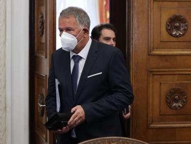 МЗ въвежда нови COVID мерки следващата седмица