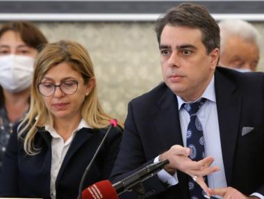 Кабинетът готви по-малко пари за администрацията и повече за пенсии