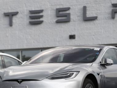 Tesla работи върху хуманоиден робот