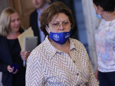 Дончева: ДПС и „Има такъв народ“ си подават топката