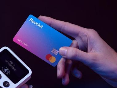Revolut позволява да си харчите заплатата преди да я получите