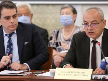 Ще ореже ли служебният кабинет парите на 450 хил. души?