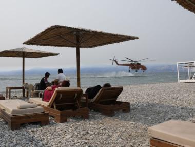 Гърция въвежда строги мерки за неваксинираните от септември