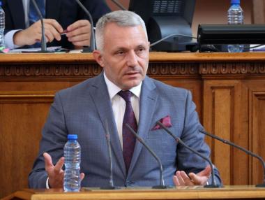 Хаджигенов допуска разговори за подкрепа с ДПС