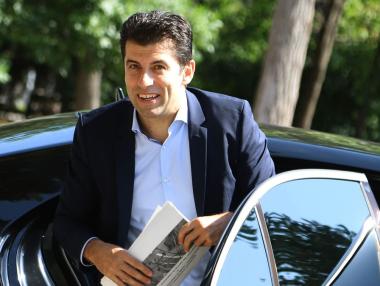 Вечерни новини: Петков вече не е канадски гражданин; Централните банки печатат по $834 млн. в час