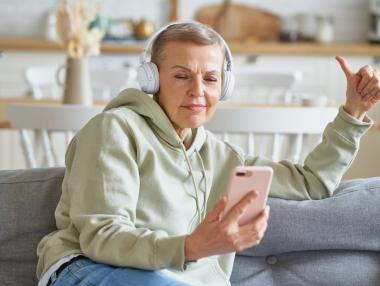 Facebook връща чата в основното си мобилно приложение