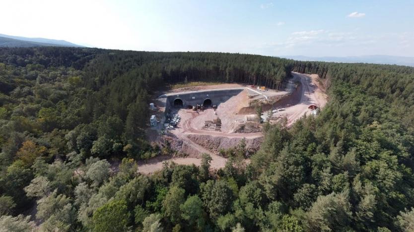 Прокопани са първите 70 м от жп тунела при Вакарел – най-дългият на Балканите