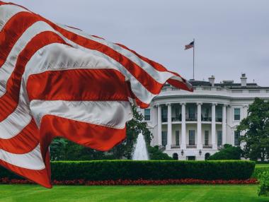 Хакерските набези събират в Белия дом директорите на Apple, Microsoft и Amazon