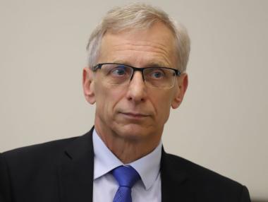 Учениците преминават онлайн при 10% болни от COVID-19