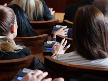 Ревизията на бюджета и правилата за нов управител на БНБ влизат в пленарна зала