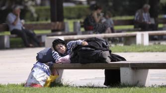 Бизнесът освобождава повече хора, отколкото наема